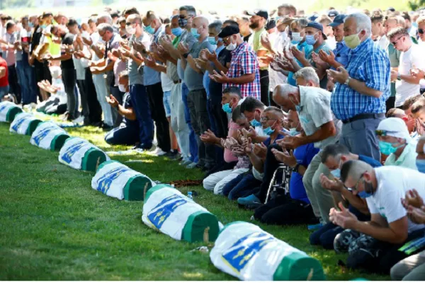 Bosnia conmemora 25.º aniversario de la masacre de Srebrenica