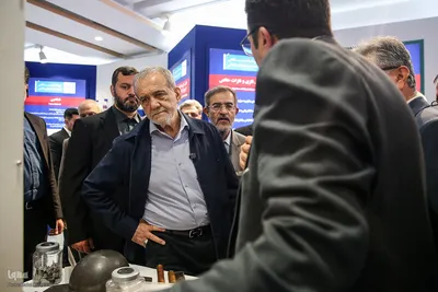 بازدید رئیس‌جمهور از نمایشگاه دستاوردهای جهاددانشگاهی