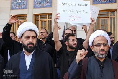 تجمع جوانان و دانشگاهیان در پی هتک حرمت به قرآن کریم