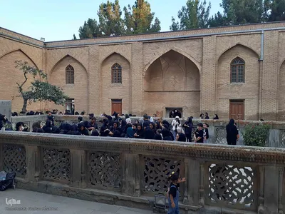 مراسم سنتی نیت کردن و توسل بر امام حسین(ع) با گندم شماری و نذر گندم در اهر