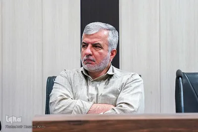 نشست مسئولان مردمی فعالیت‌های قرآنی شیراز با فرماندار