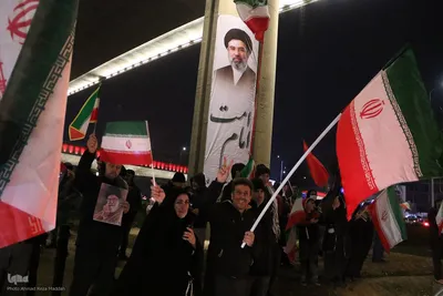 شیراز ایستاده در پای کار انقلاب اسلامی