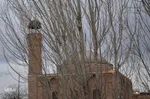 از زمان شاه طهاسب یکم، تنها دو طاق مرمرین در این مسجد باقی مانده که جنبه تاریخی دارد.