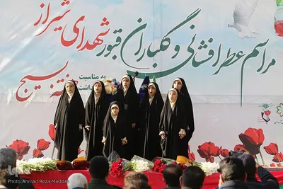 مراسم عطرافشانی وغبارروبی قبورمطهرگلزار شهدا