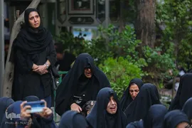 عزاداران حسینی در کنار قبور مطهر سرداران بی پلاک گلزار شهدا(س)