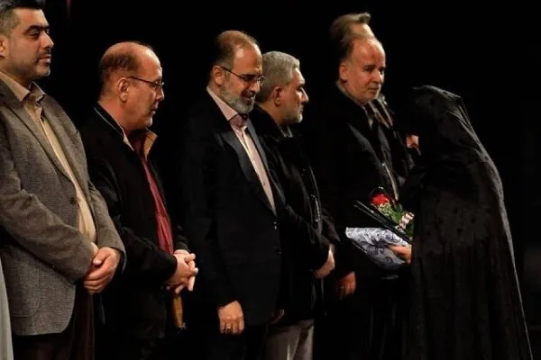 مهرواره مهر مادران و همسران شهید و زنان شاخص استان قم برگزار شد