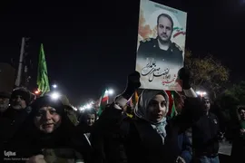 تجمع شبانه مردم در سوگ رهبر شهید و وداع با پیکر شهید حسن عبدالله زاده