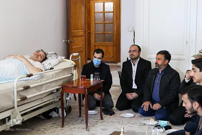 عیادت جمعی از فعالان قرآنی و فرهنگی مشهد از استاد هاشم روغنی، پیشکسوت قرآنی