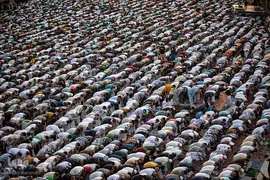 نماز عید فطر در بین‌الحرمین کربلای معلی