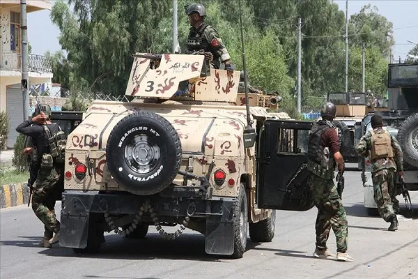 Afganistan'da silahlı ve bombalı saldırıda 8 kişi öldü