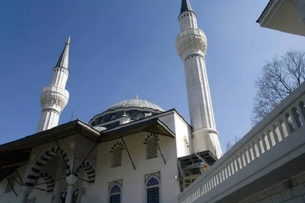 Müslüman kuruluşlardan Almanya'daki cami saldırılarına tepki