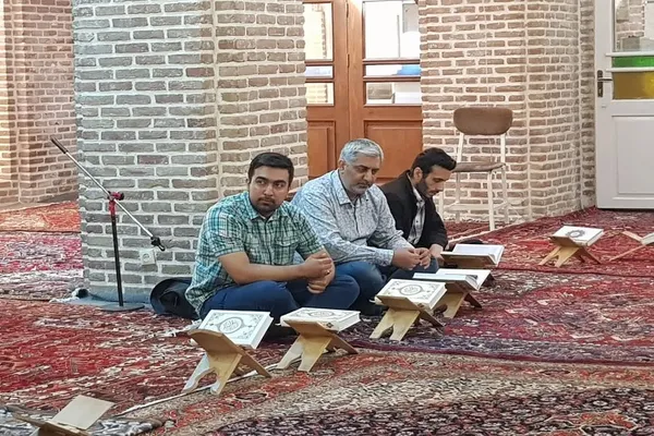 کرسی تلاوت مسجد استاد شاگرد تبریز