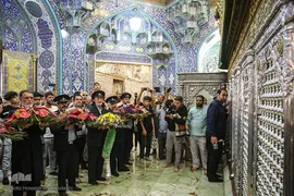 گل آرایی ضریح حضرت معصومه در آستانه سالروز ورود بانوی کرامت