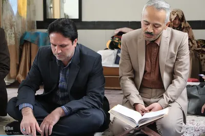 کرسی تلاوت قرآن کریم در منزل شهید محمودی به همراه رونمایی از کتاب باران نور درملایر‎