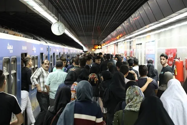 استفاده از مترو و اتوبوس در تهران رایگان شد
