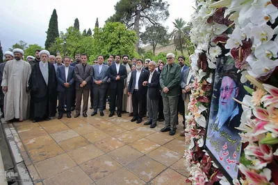 گلباران مقبره شیخ اجل سعدی شیرازی