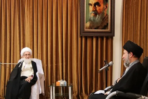 علما برای دفاع از اسلام باید همیشه در میدان باشند