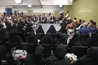 دیدار جمعی از شاعران و اهالی فرهنگ و ادب فارسی با ر هبر معظم انقلاب