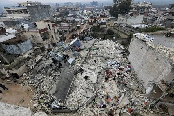 Kanak-kanak Syria membaca Al-Quran dibawah runtuhan gempa + video