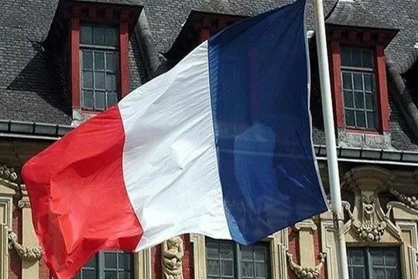 Fransa’da bir cami imamı Yahudi düşmanlığı suçlamasıyla sınır dışı edildi