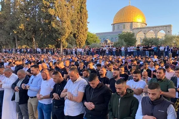 45 ألف مصلِِ يؤدون الجمعة في المسجد الأقصى المبارك