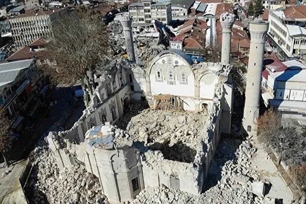 Malatya'da depremlerde 25 cami yıkıldı 3 din görevlisi vefat etti